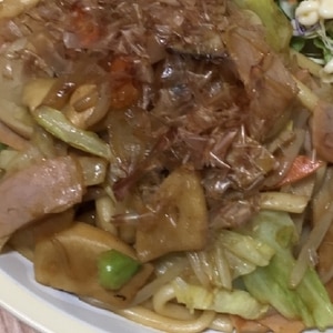 キャベツと人参とベーコンの焼きうどん